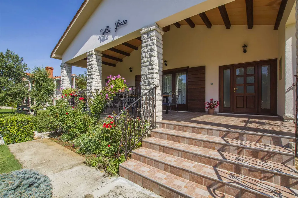 4-Bedroom House in Nedešćina with Private Pool