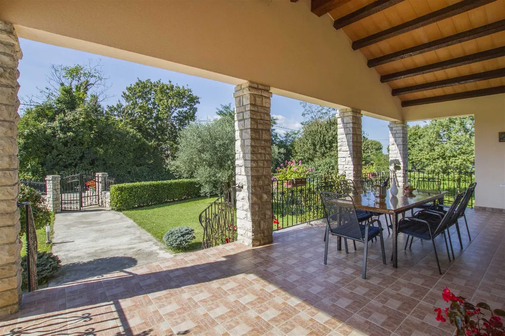 4-Bedroom House in Nedešćina with Private Pool