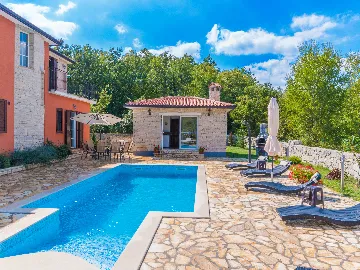 4-Bedroom House with Private Pool in Labin