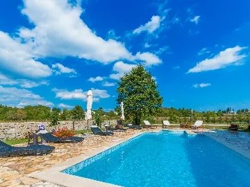 4-Bedroom House with Private Pool in Labin