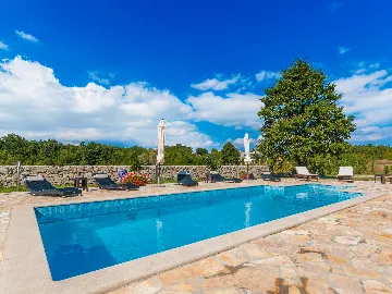 4-Bedroom House with Private Pool in Labin