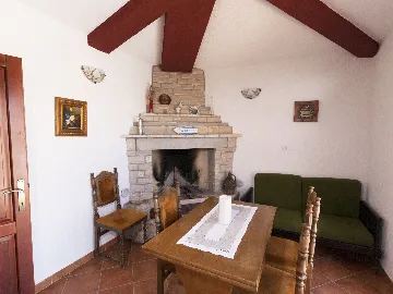 4-Bedroom House with Private Pool in Labin