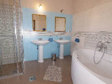 4-Bedroom House with Private Pool in Labin