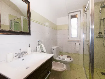 4-Bedroom House with Private Pool in Labin