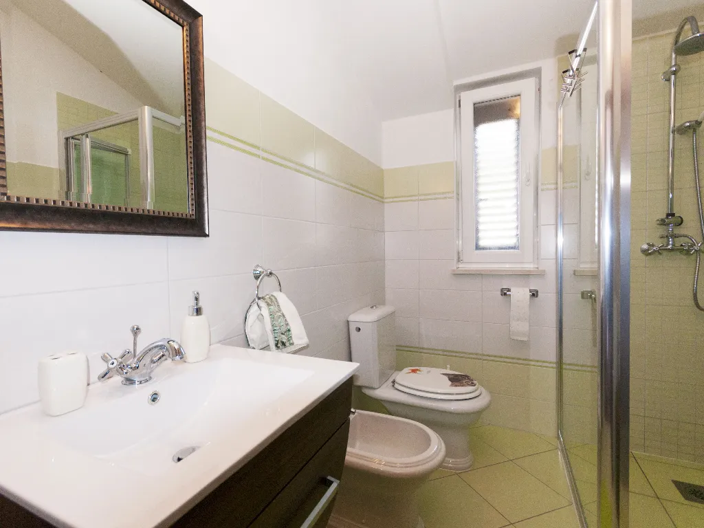 4-Bedroom House with Private Pool in Labin