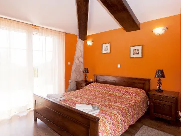 4-Bedroom House with Private Pool in Labin