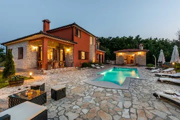 4-Bedroom House with Private Pool in Labin
