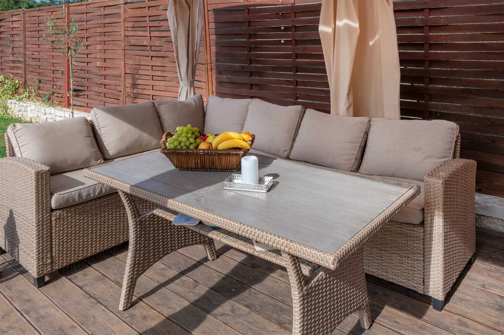4-Bedroom House with Private Pool in Žminj