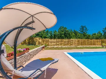 4-Bedroom House with Private Pool in Žminj