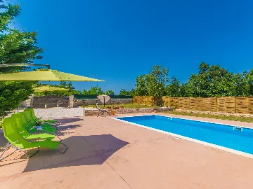 4-Bedroom House with Private Pool in Žminj