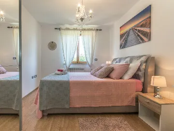 4-Bedroom House with Private Pool in Žminj