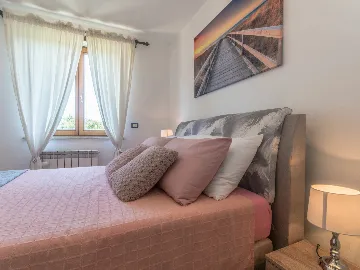 4-Bedroom House with Private Pool in Žminj