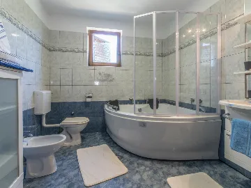 4-Bedroom House with Private Pool in Žminj