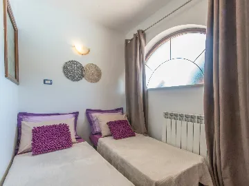 4-Bedroom House with Private Pool in Žminj
