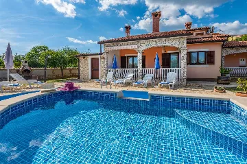 5-Bedroom House in Nedešćina for Up to 9 Guests