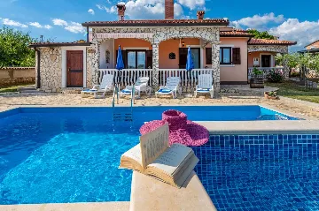 5-Bedroom House in Nedešćina for Up to 9 Guests