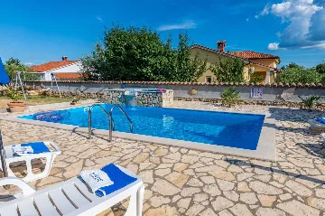5-Bedroom House in Nedešćina for Up to 9 Guests
