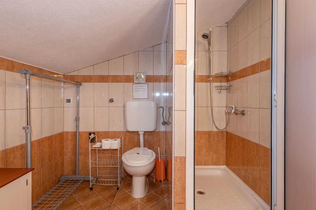 5-Bedroom House in Nedešćina for Up to 9 Guests
