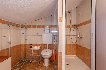5-Bedroom House in Nedešćina for Up to 9 Guests