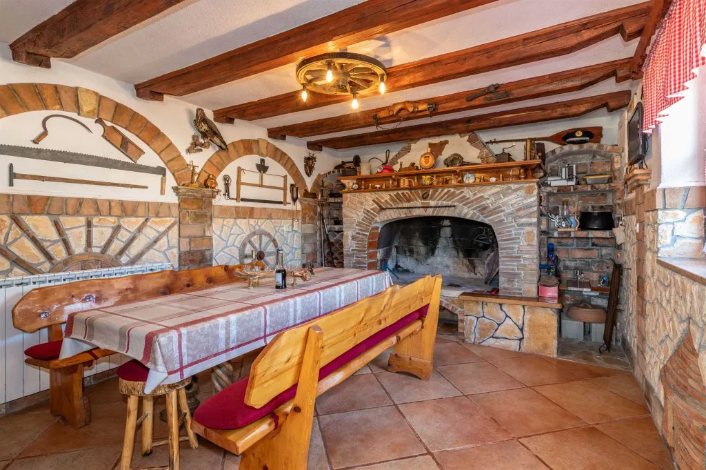5-Bedroom House in Nedešćina for Up to 9 Guests