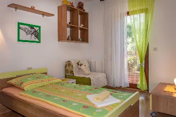 5-Bedroom House in Nedešćina for Up to 9 Guests