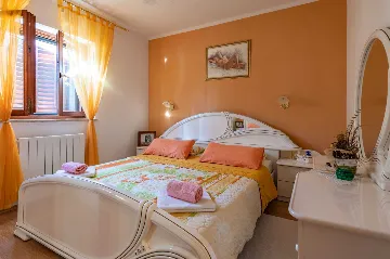 5-Bedroom House in Nedešćina for Up to 9 Guests