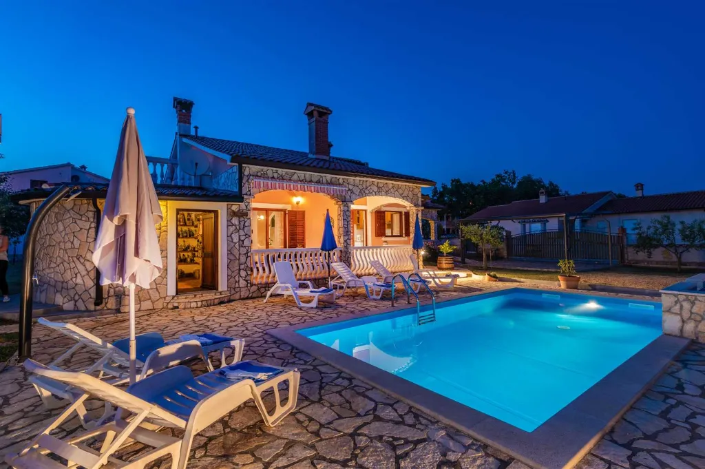 5-Bedroom House in Nedešćina for Up to 9 Guests