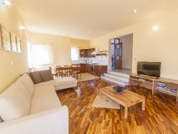 5-Bedroom House with Terrace Jacuzzi in Premantura