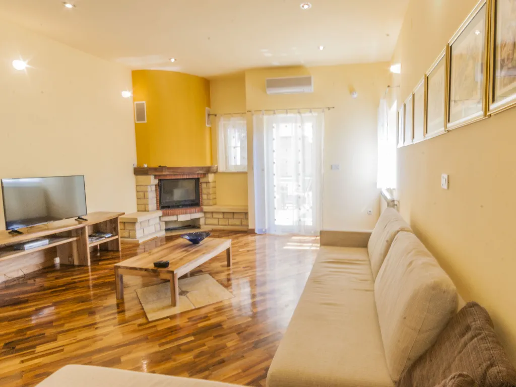 5-Bedroom House with Terrace Jacuzzi in Premantura