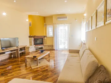 5-Bedroom House with Terrace Jacuzzi in Premantura