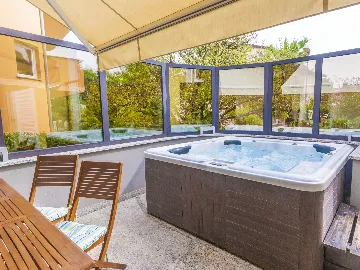 5-Bedroom House with Terrace Jacuzzi in Premantura