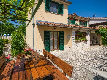 House in Labin with Private Pool for 7 Guests