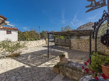 5-Bedroom House in Svetvinčenat for Up to 10