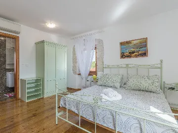 5-Bedroom House in Svetvinčenat for Up to 10