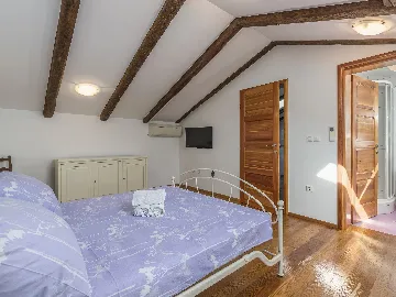 5-Bedroom House in Svetvinčenat for Up to 10