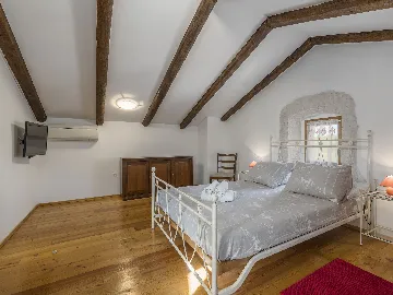 5-Bedroom House in Svetvinčenat for Up to 10