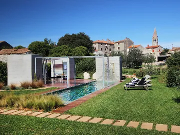 3-Bedroom House in Galižana for Up to 16