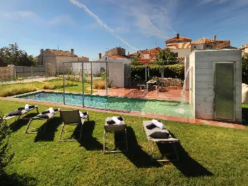 3-Bedroom House in Galižana for Up to 16