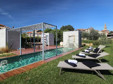 3-Bedroom House in Galižana for Up to 16