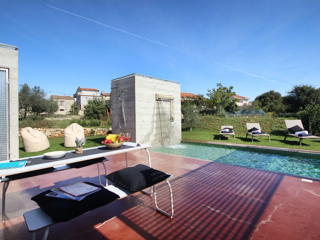 3-Bedroom House in Galižana for Up to 16