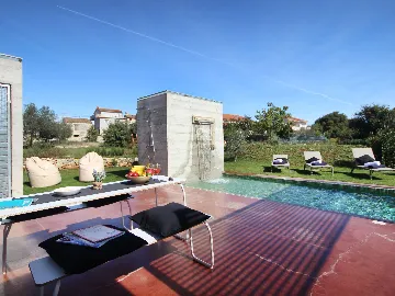 3-Bedroom House in Galižana for Up to 16