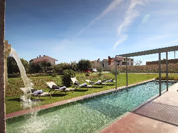 3-Bedroom House in Galižana for Up to 16