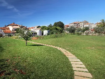 3-Bedroom House in Galižana for Up to 16