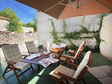 3-Bedroom House in Galižana for Up to 16