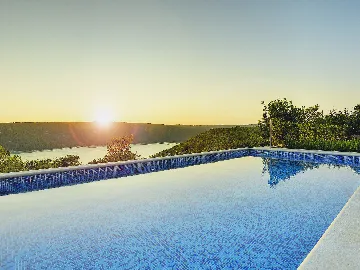 Raša Villa House with Pool for up to 10 Guests
