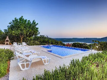 Raša Villa House with Pool for up to 10 Guests