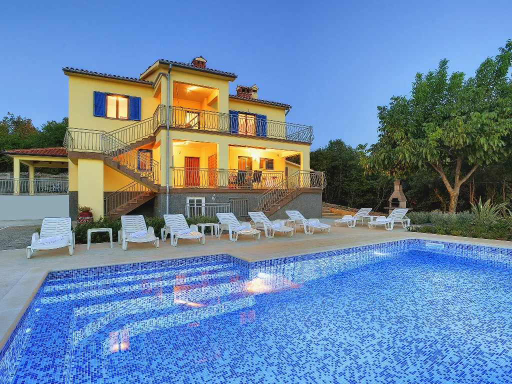 Raša Villa House with Pool for up to 10 Guests