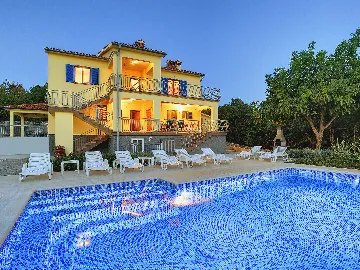 Raša Villa House with Pool for up to 10 Guests