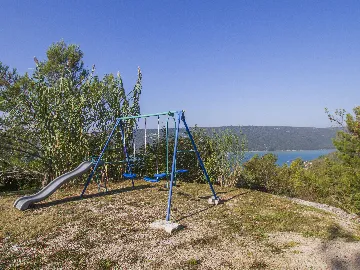 Raša Villa House with Pool for up to 10 Guests