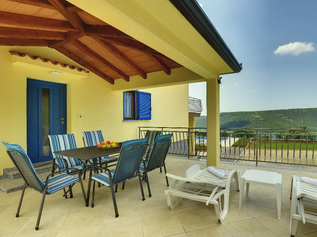 Raša Villa House with Pool for up to 10 Guests